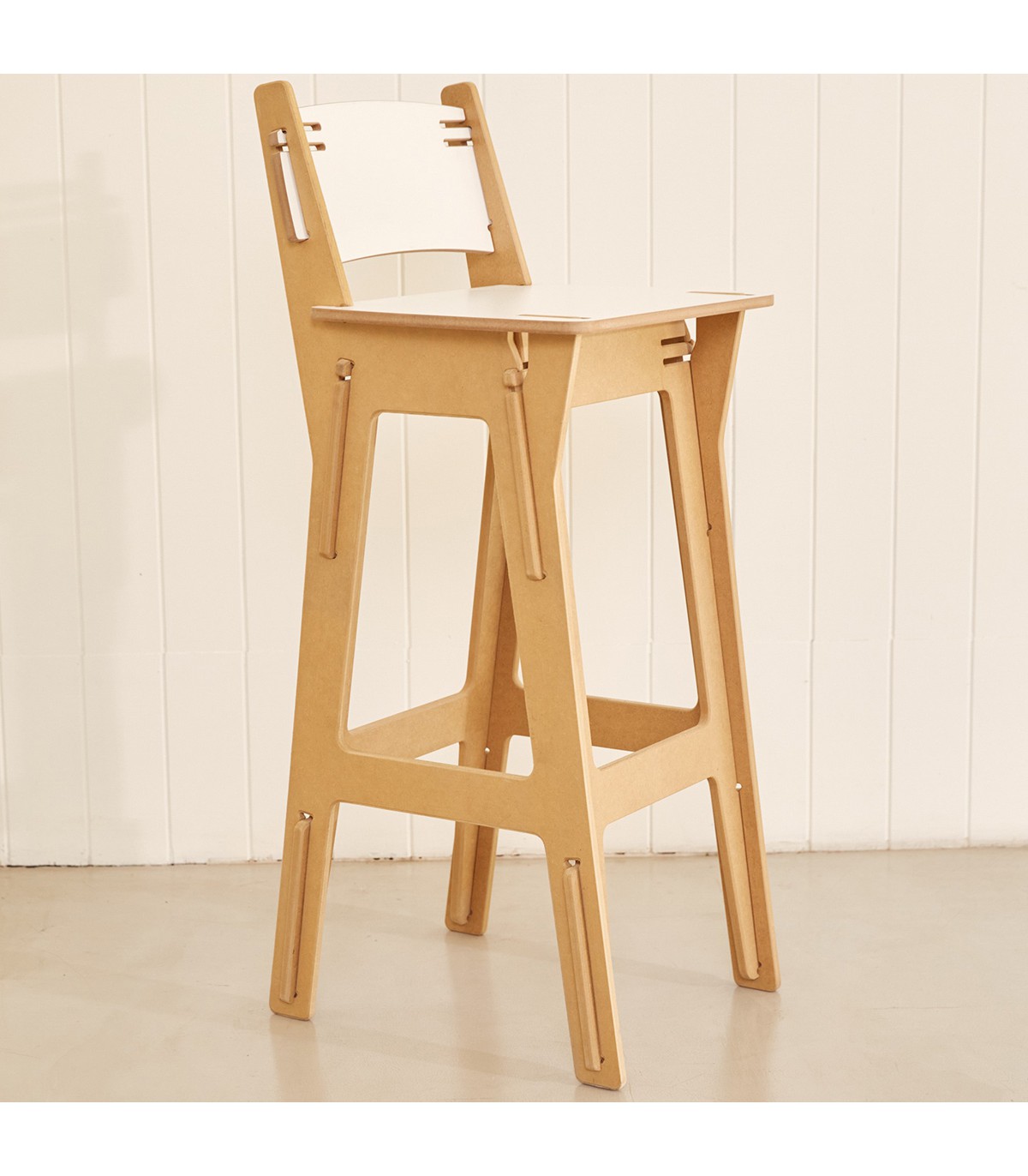 Silla infantil de madera natural, respaldo de pico, altura del