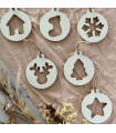 Adornos de Figuras Colgantes Caladas en Madera 9 cm x 6