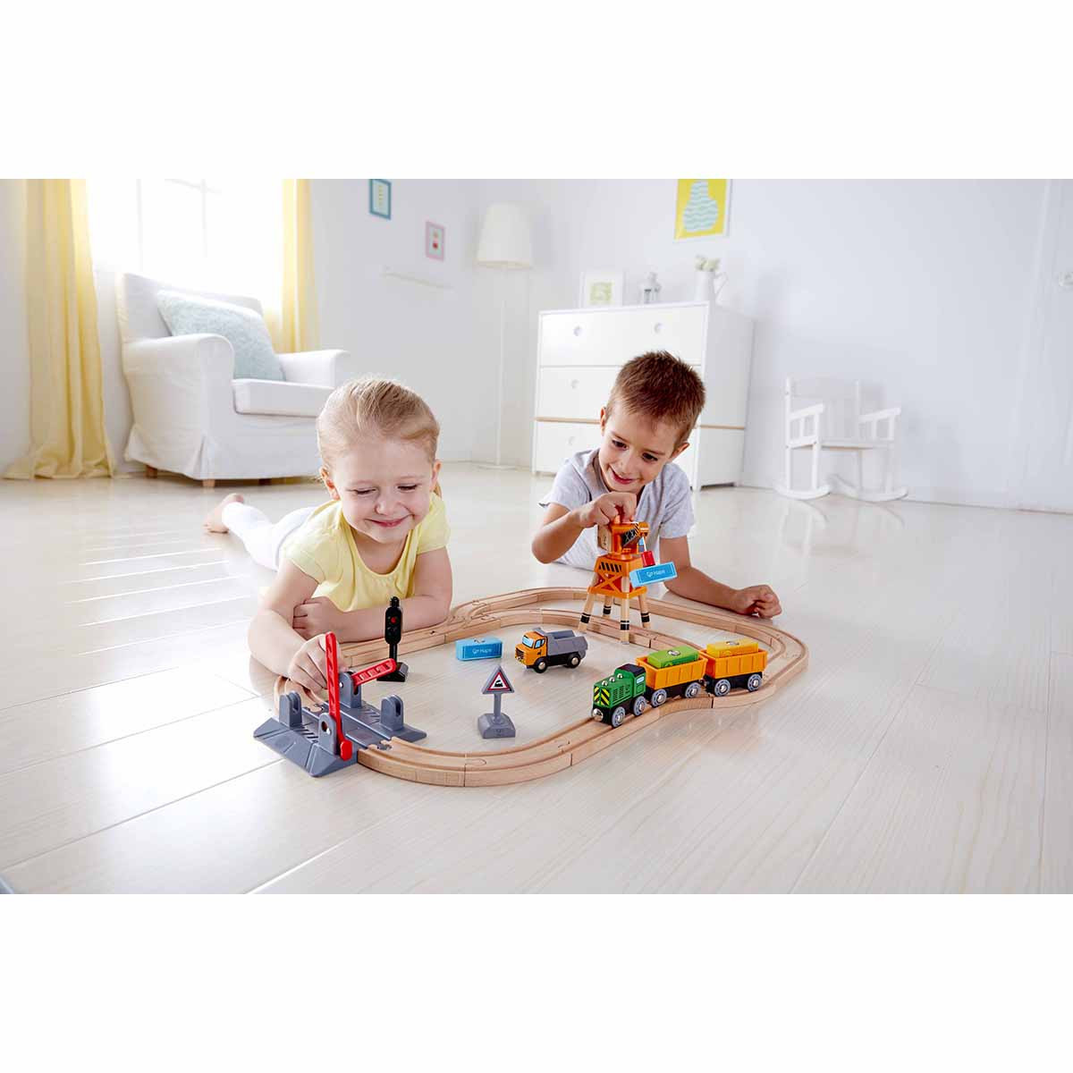 Set de Pista de Vías y Cruce con Tren y Grúa de Juguete Hape