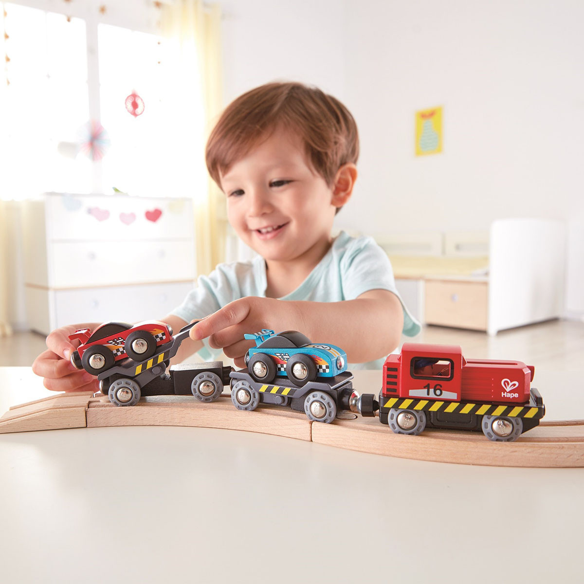 Tren Transportador de Autos de Carrera de Juguete Hape