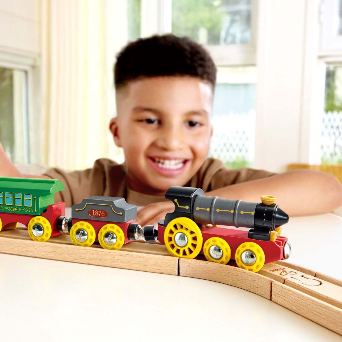Tren Retro con Luz y Sonido Hape